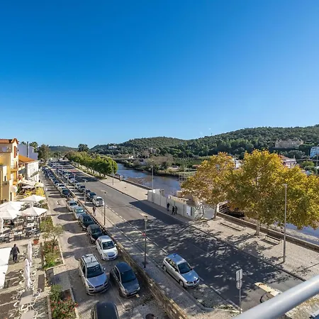 Karolvaz V 아파트